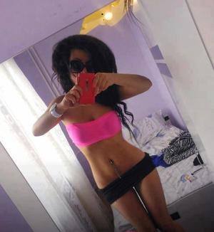 Hanna, 21, Texas | Younger Adult Woman Seeking Older Men