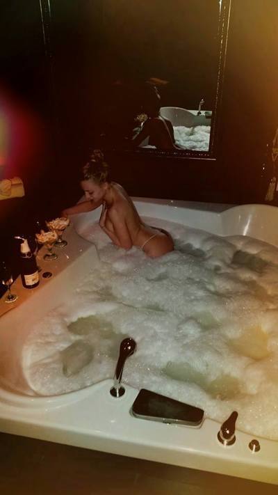 Meet Lynn from Pennsylvania (19) | Discreet Adult Dating