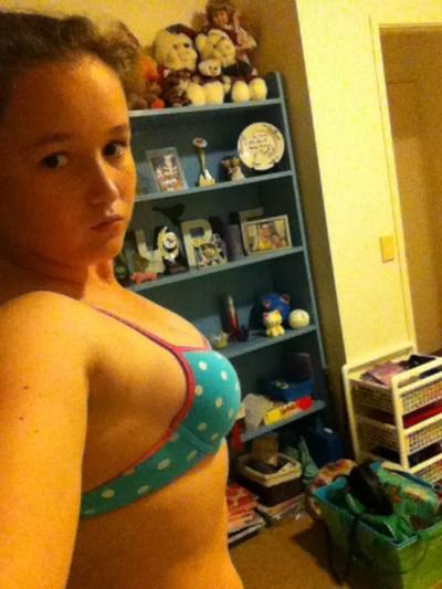 Antonia (18) in Illinois | Discreet Private Dating