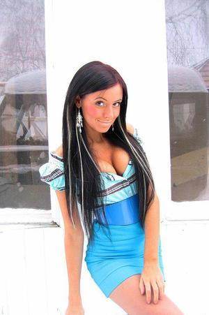 Photo of Yaritza (25) from St. Petersburg, FL dating profile