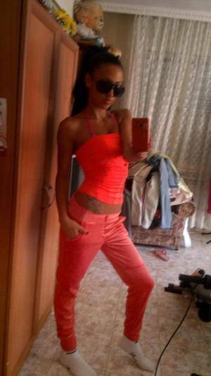 Emma (29) in California | Discreet Private Dating