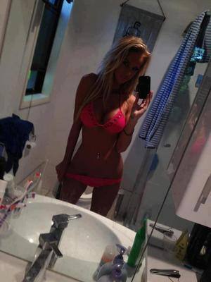 Zoe (28) in California | Discreet Private Dating