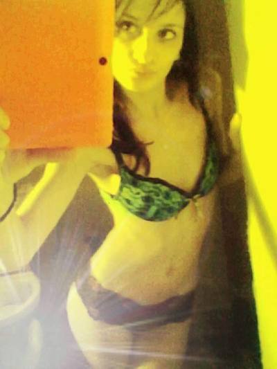 Stefanie (29) in Delaware | Discreet Private Dating