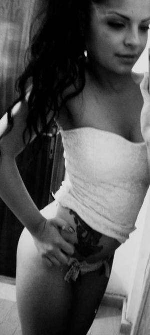 Adult dating profile photo of Desiree (24) in Woodlake, VA