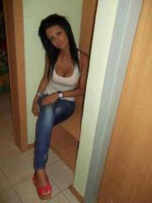 Aisha (20) in Connecticut | Discreet Private Dating
