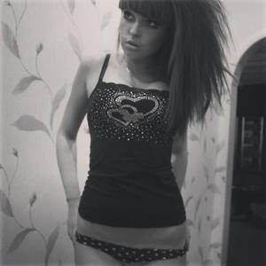 Regina, 28, casual dating profile photo in San Diego, CA