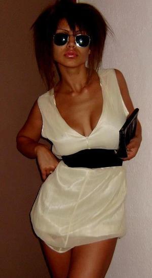 Esmeralda from California is looking for adult webcam chat