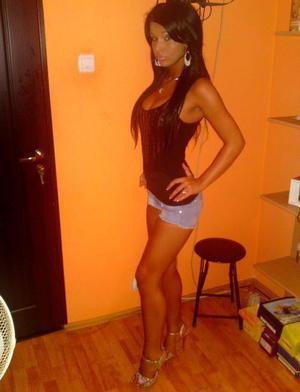Yuridia from Maryland is looking for adult webcam chat