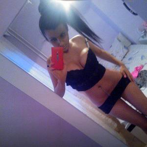 Roxana from Kentucky is looking for adult webcam chat