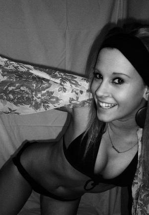 Averi is a cheater looking for a guy like you!