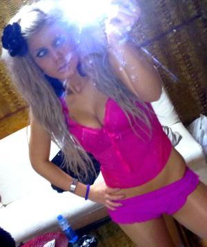 Jeanette from Nebraska is looking for adult webcam chat