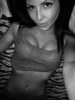Meet local singles like Laura from Washington who want to fuck tonight