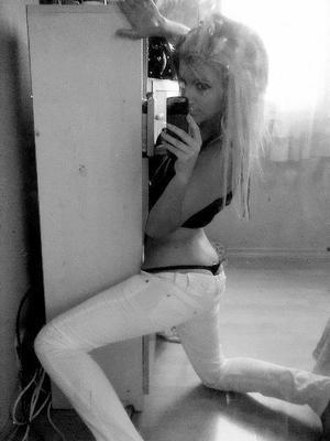 Mina from Utah is looking for adult webcam chat
