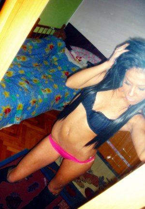 Chanel from Alabama is interested in nsa sex with a nice, young man