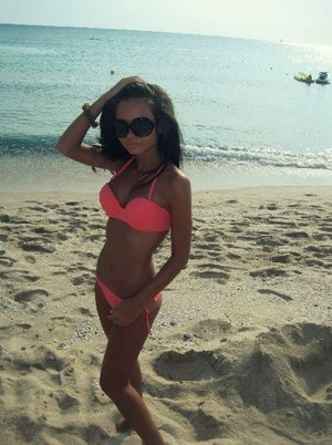 Escorts like Roxanne are down to fuck you now!