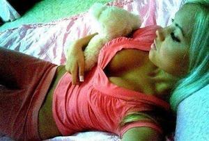 Shenna from Kula, Hawaii is looking for adult webcam chat